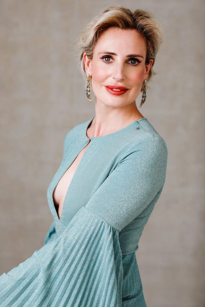 Image of a woman wearing a teal colored dress during her portrait photo session in Geneva